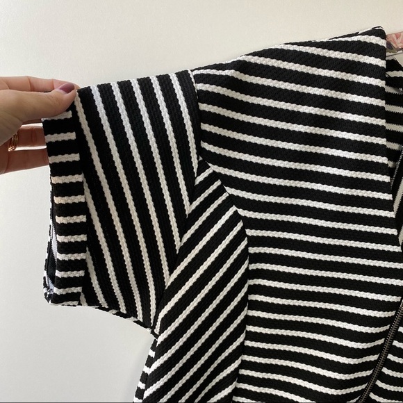 LONG TALL SALLY Black & White Striped V-Neck Zipper Pocket Shift Dress Small - Picture 3 of 10